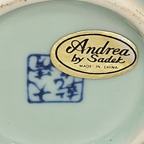 Andrea by Sadak Vase Blue and White Porcelain w/ Flowers and Birds 6” Vintage - Picture 5 of 9